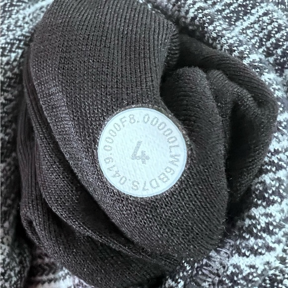 Lululemon Athletica Align Crop 21" Leggings Black and White Womens Sz 4 EUC - Picture 9 of 9